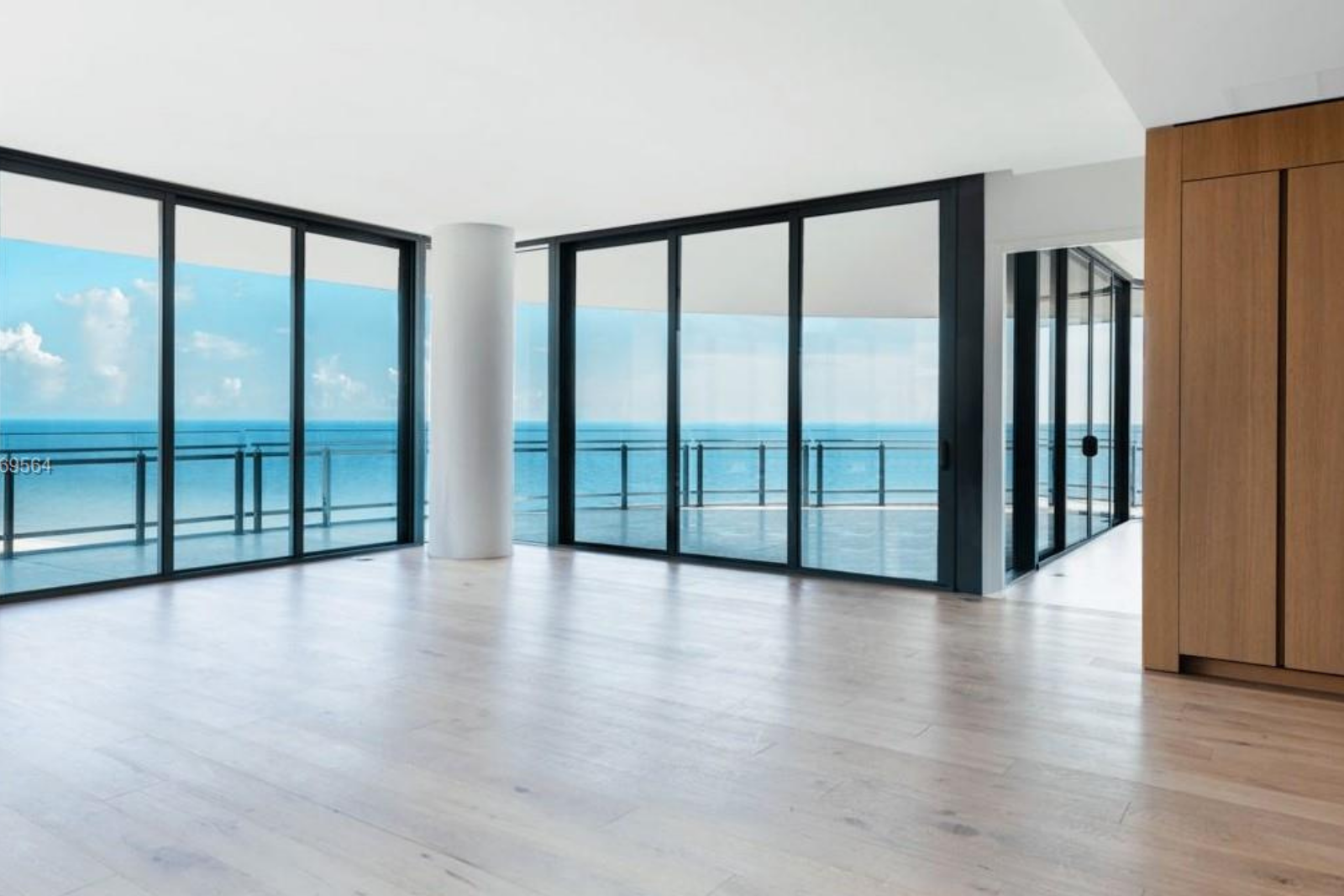 Image of large open room and glass to wall ceilings at 87 Park Miami